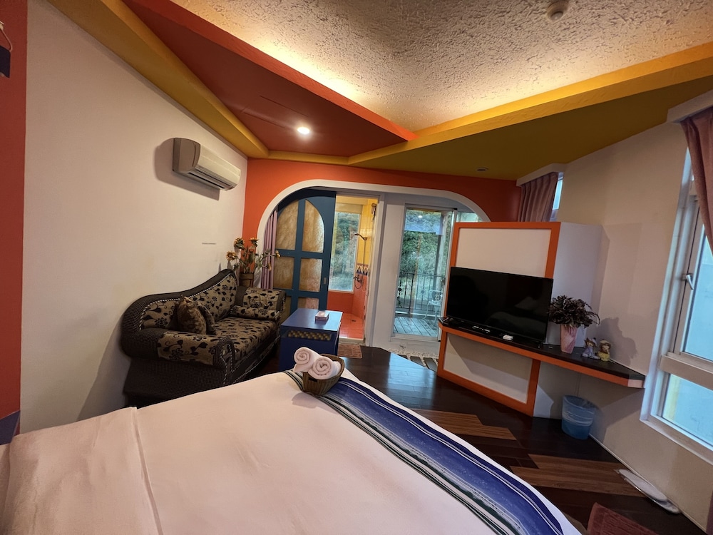 Ming-Jun Holiday Inn 23/71