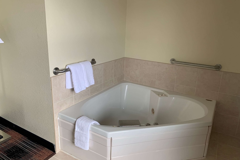 Baymont by Wyndham Waupun 29/31
