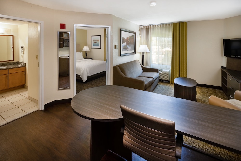 Candlewood Suites Windsor Locks Bradley Arpt 32/56