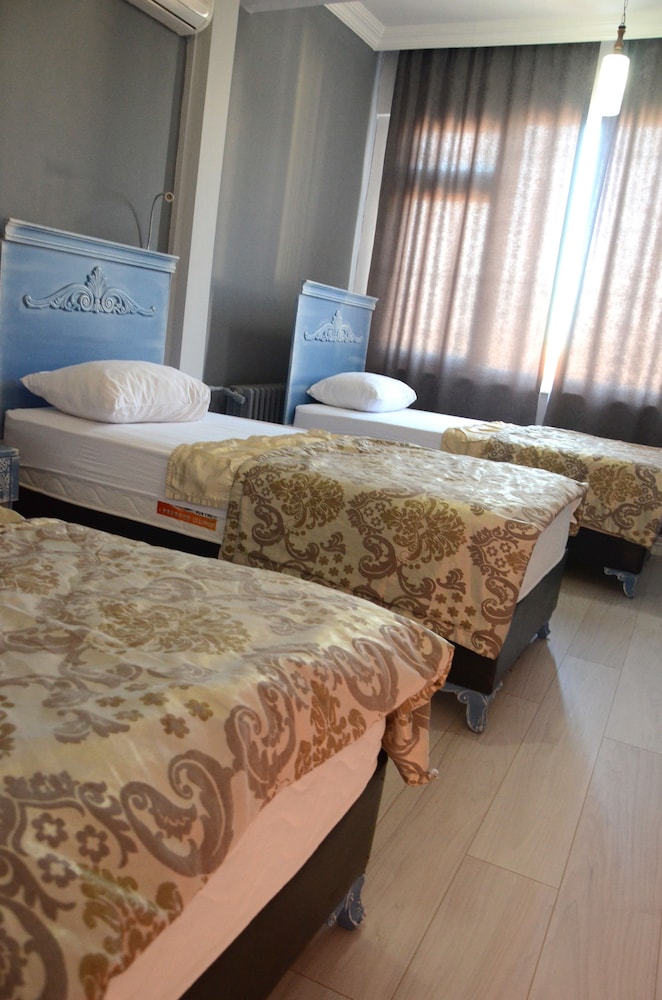 Blue Dolphin Hotel 12/39