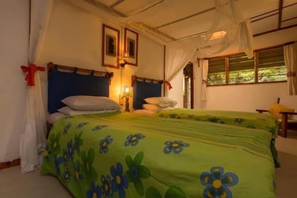 Outpost Lodge 10/40