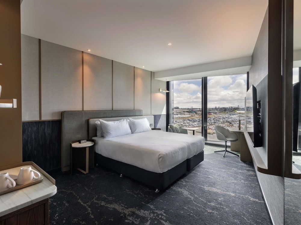 SUPERIOR, KING BED, ACCESSIBLE