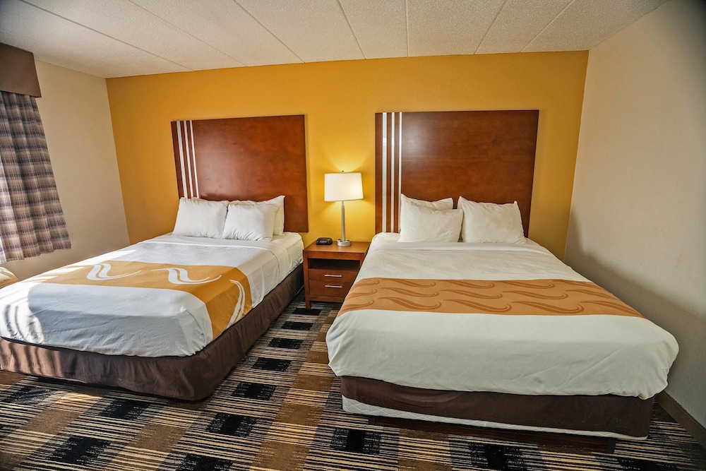 STANDARD, 2 QUEEN BEDS