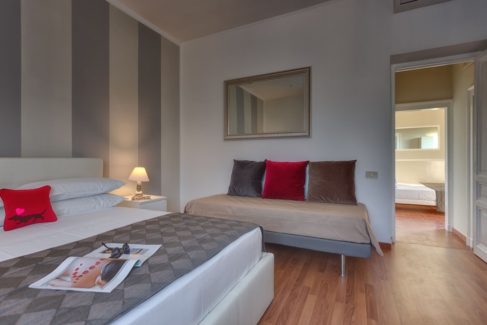 Tritone Top House 21/83
