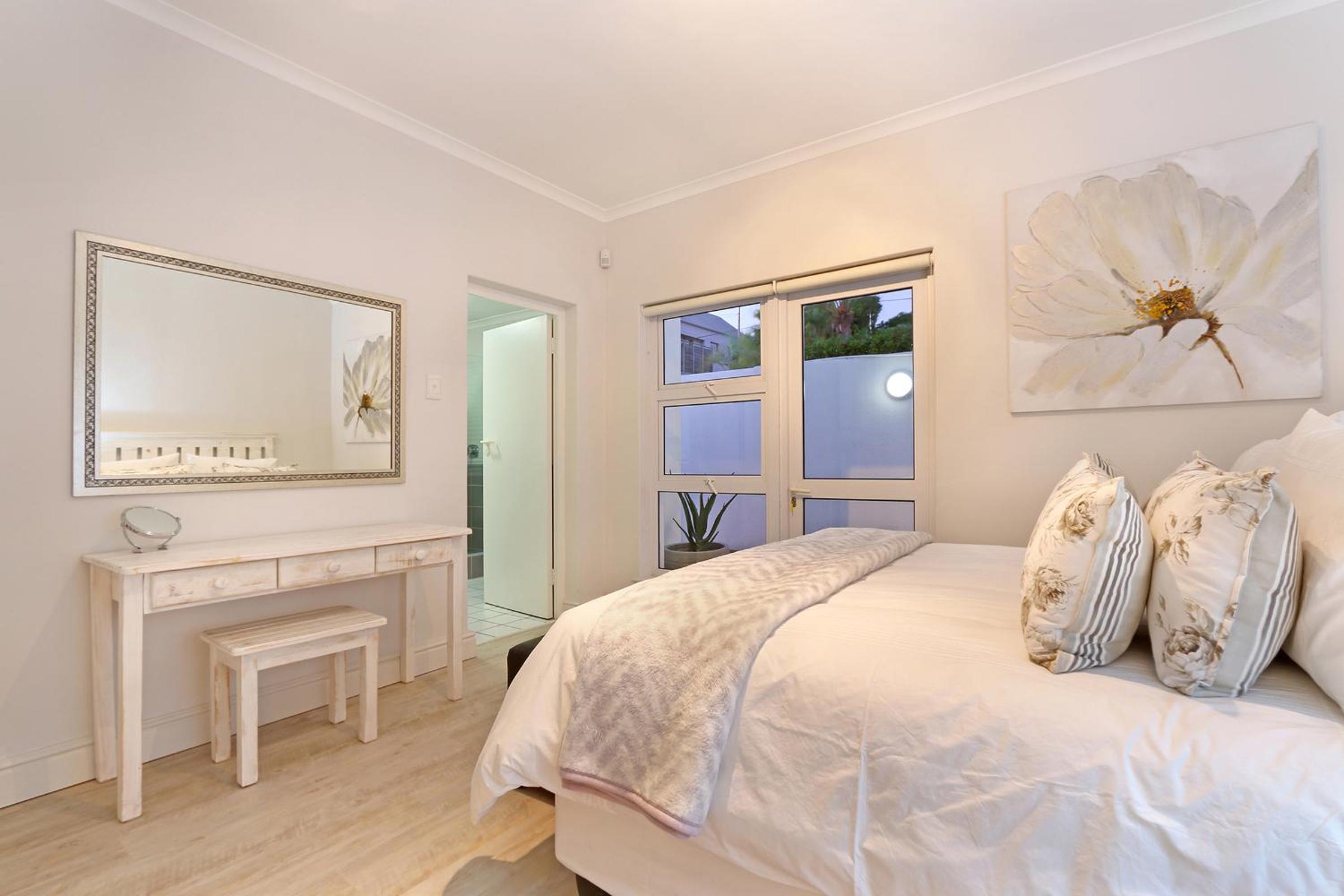 Camps Bay Beach Apartment 3/20