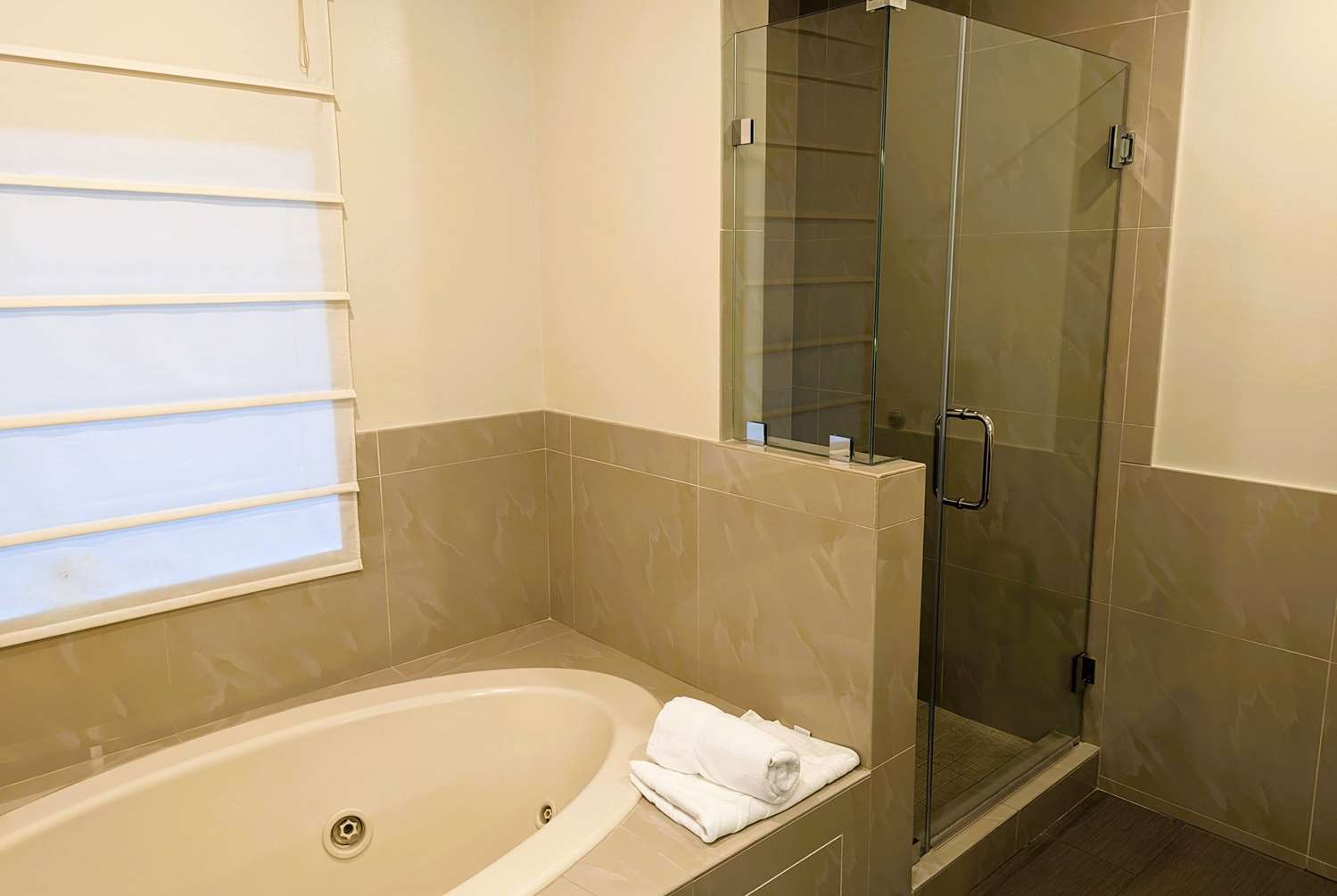 Ramada By Wyndham Culver City 46/49