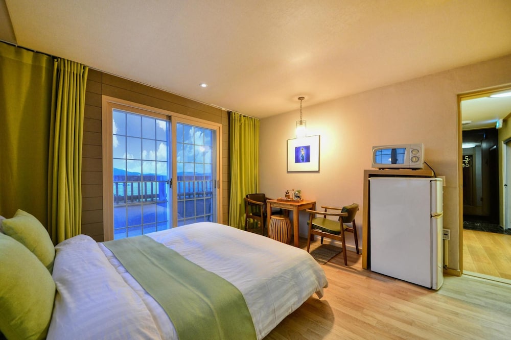 Tongyeong Mongdol House Pension 9/50