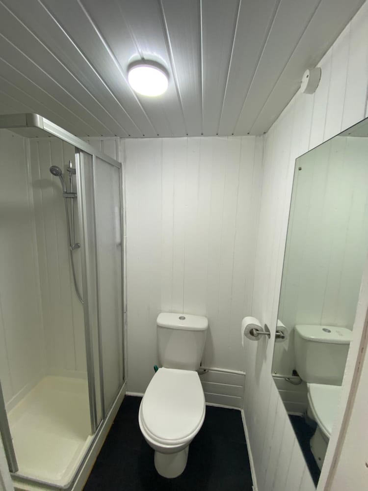 Honley Hotel 26/30