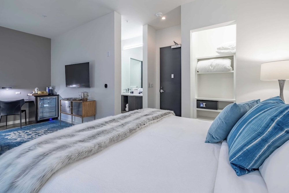 1 BEDROOM, SUPERIOR, SUITE