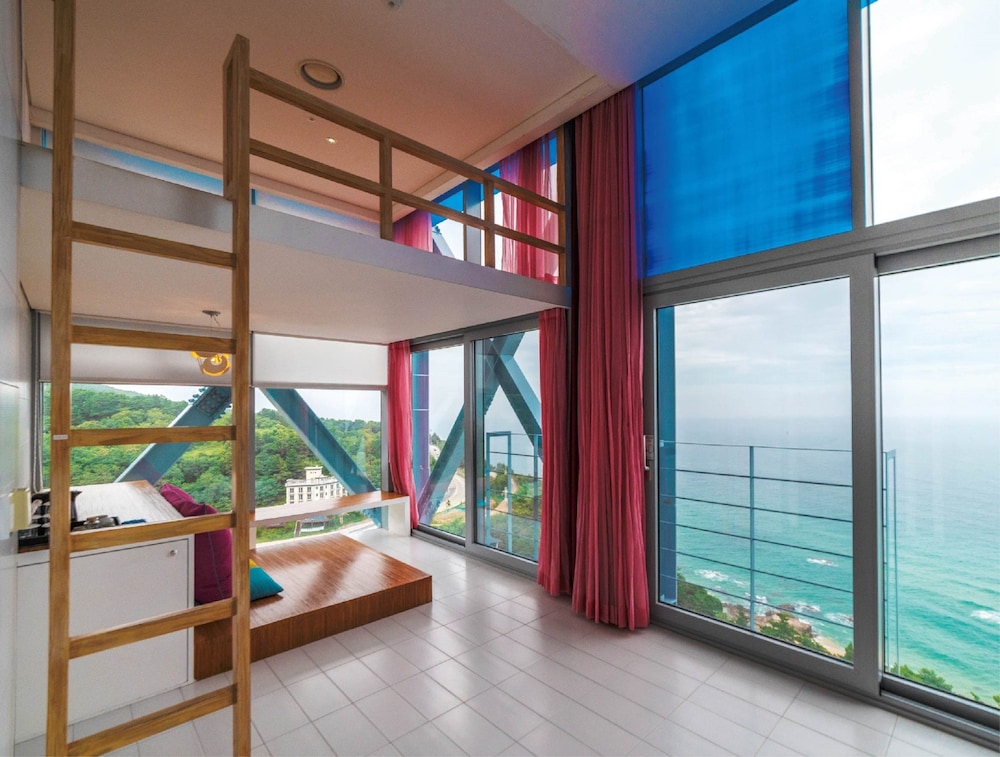 Haslla Art World Museum Hotel 36/64