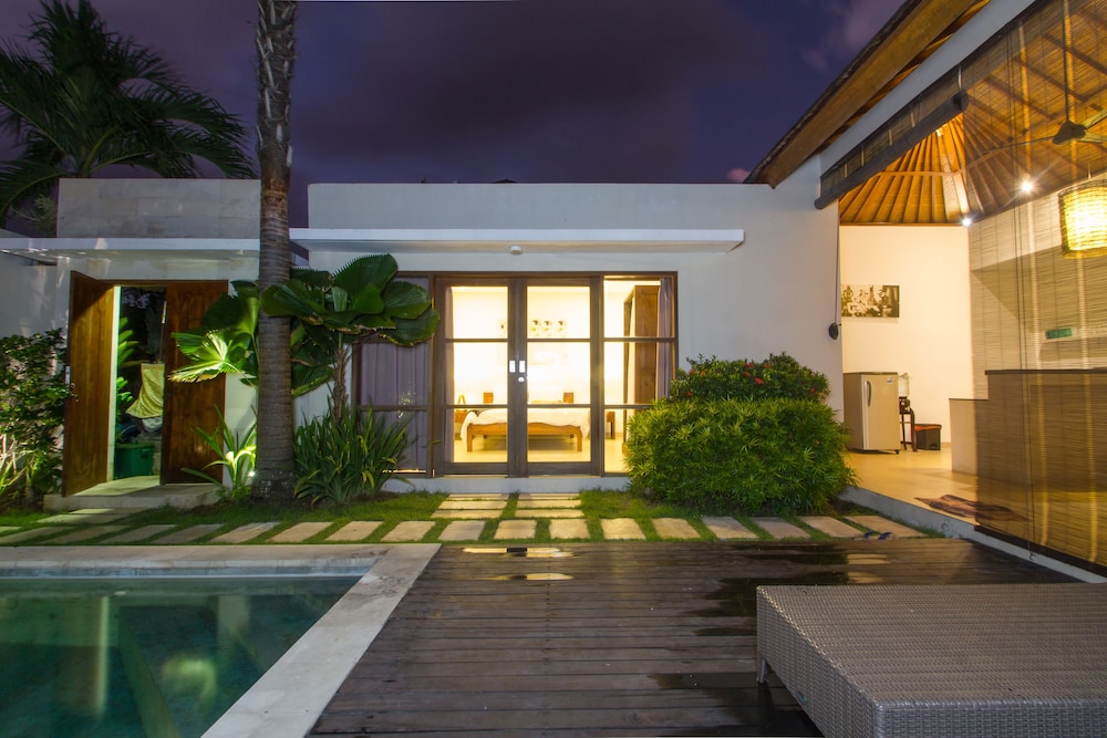 Echo Beach Villa and Apartment photo5