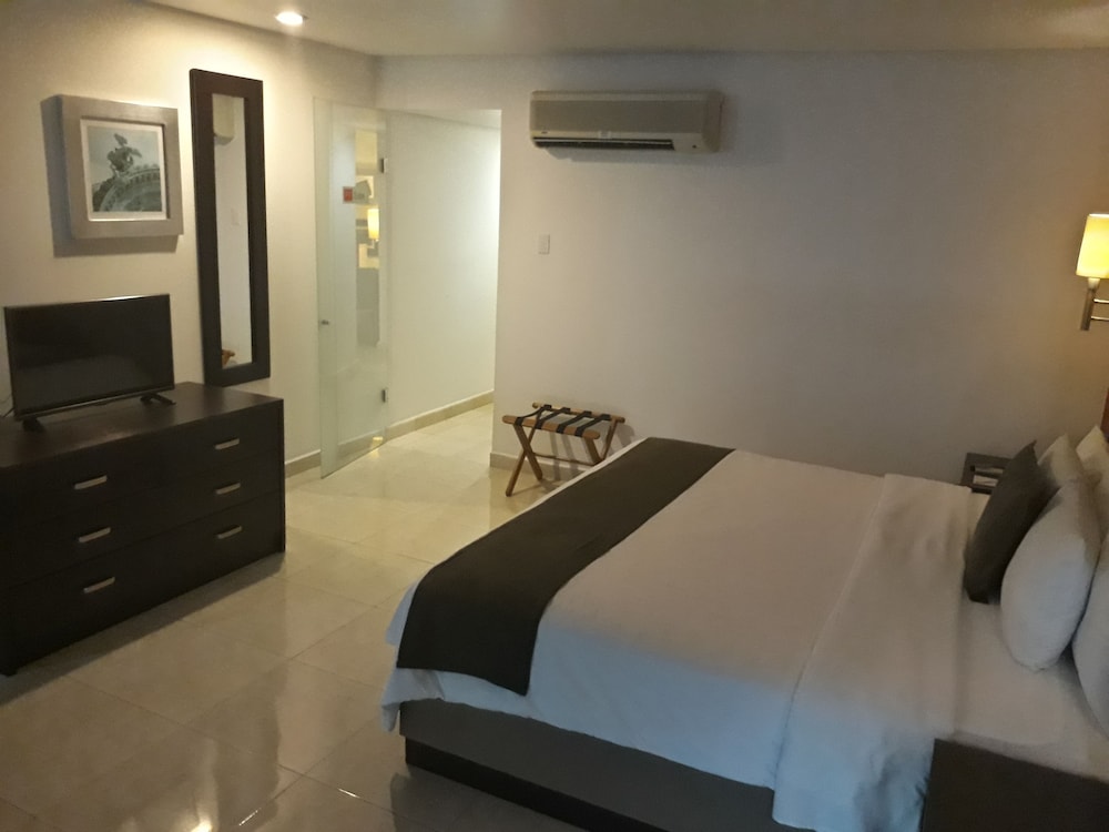 Hotel & Suites PF 12/43