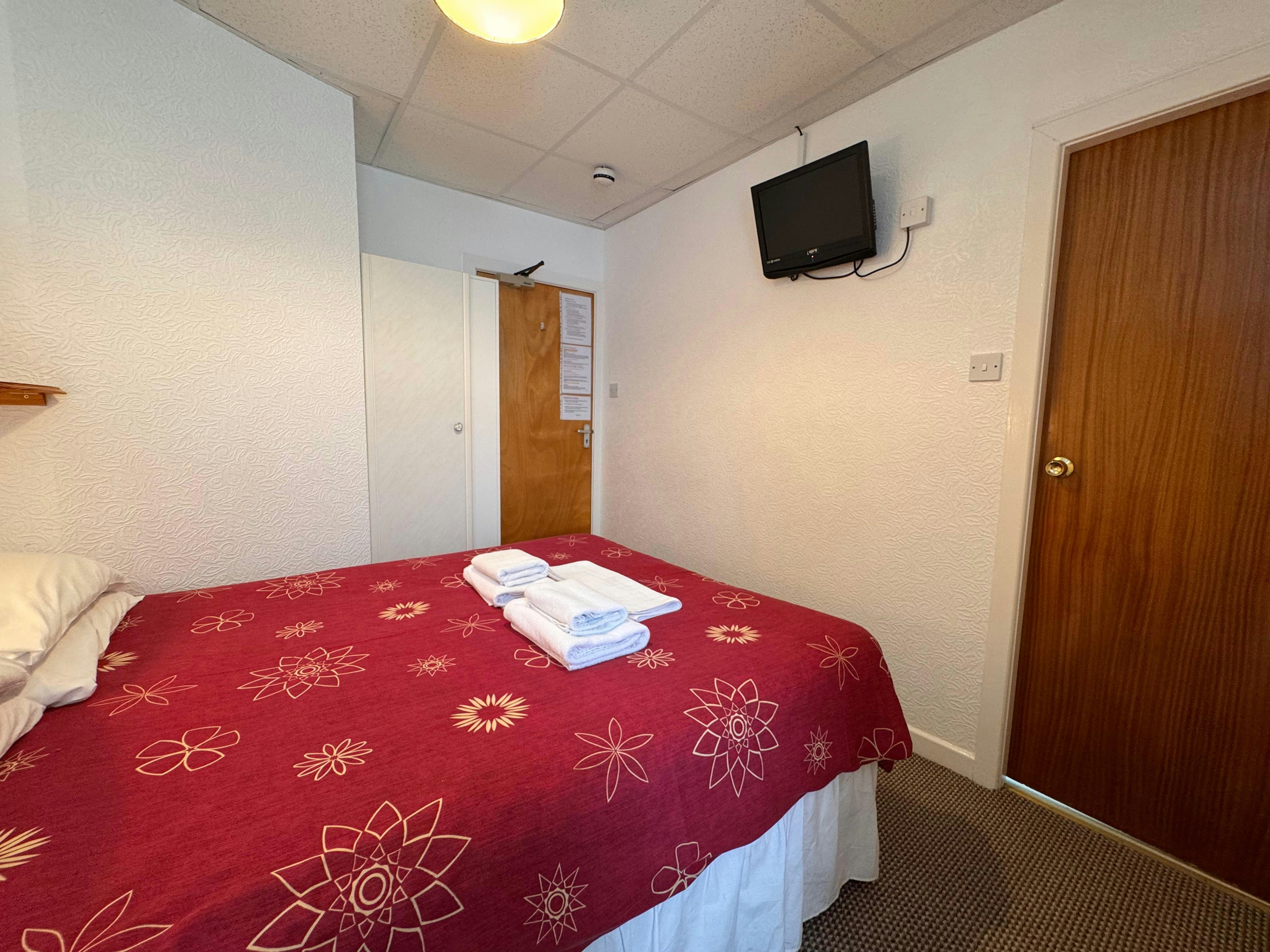 COMPACT DOUBLE ROOM
