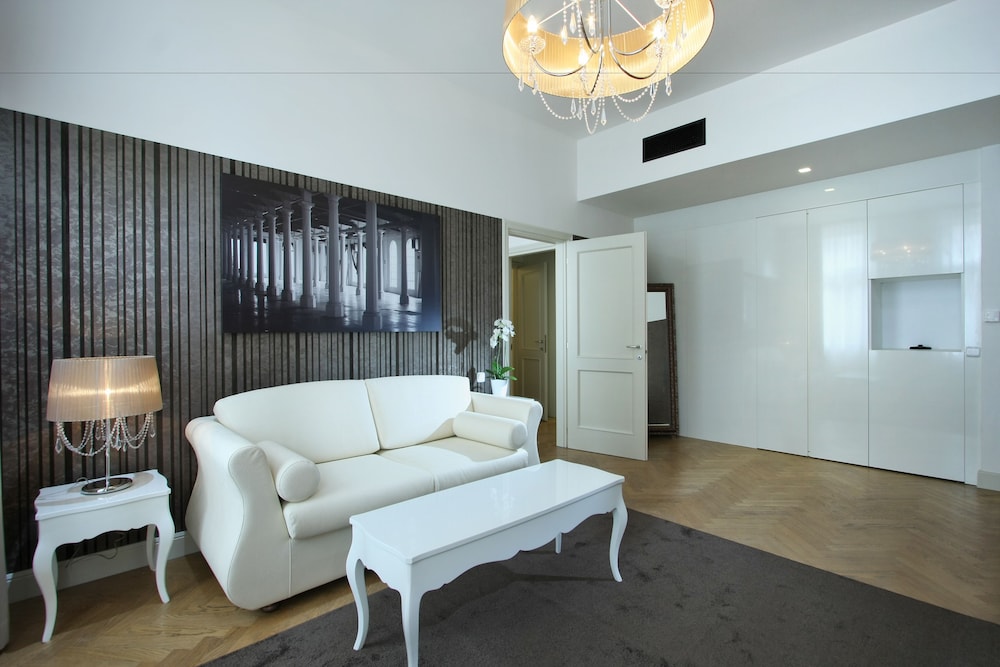 Numa I Flow Rooms & Apartments 55/67