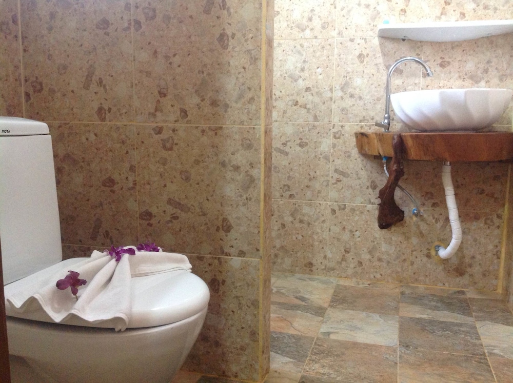 Ruan Mai Naiyang Beach Resort 24/76