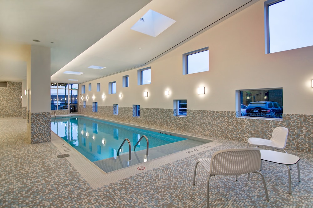 Home2 Suites By Hilton Montreal Dorval 58/68