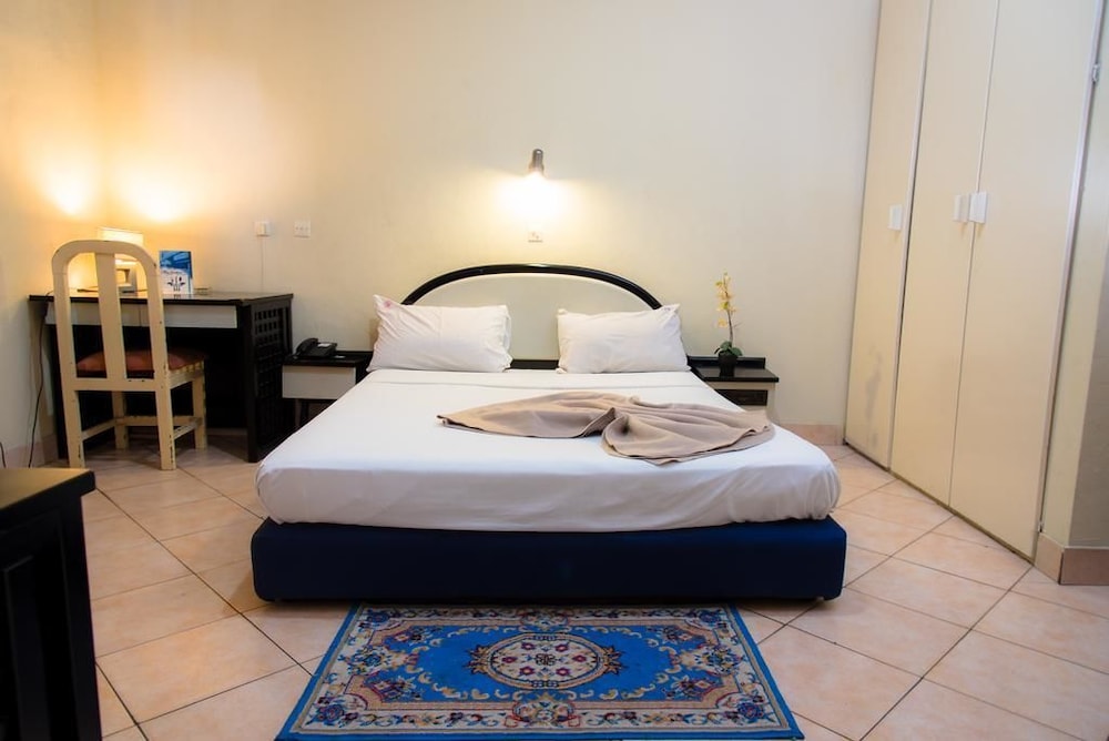 Hotel Beausejour Mirabel 10/27