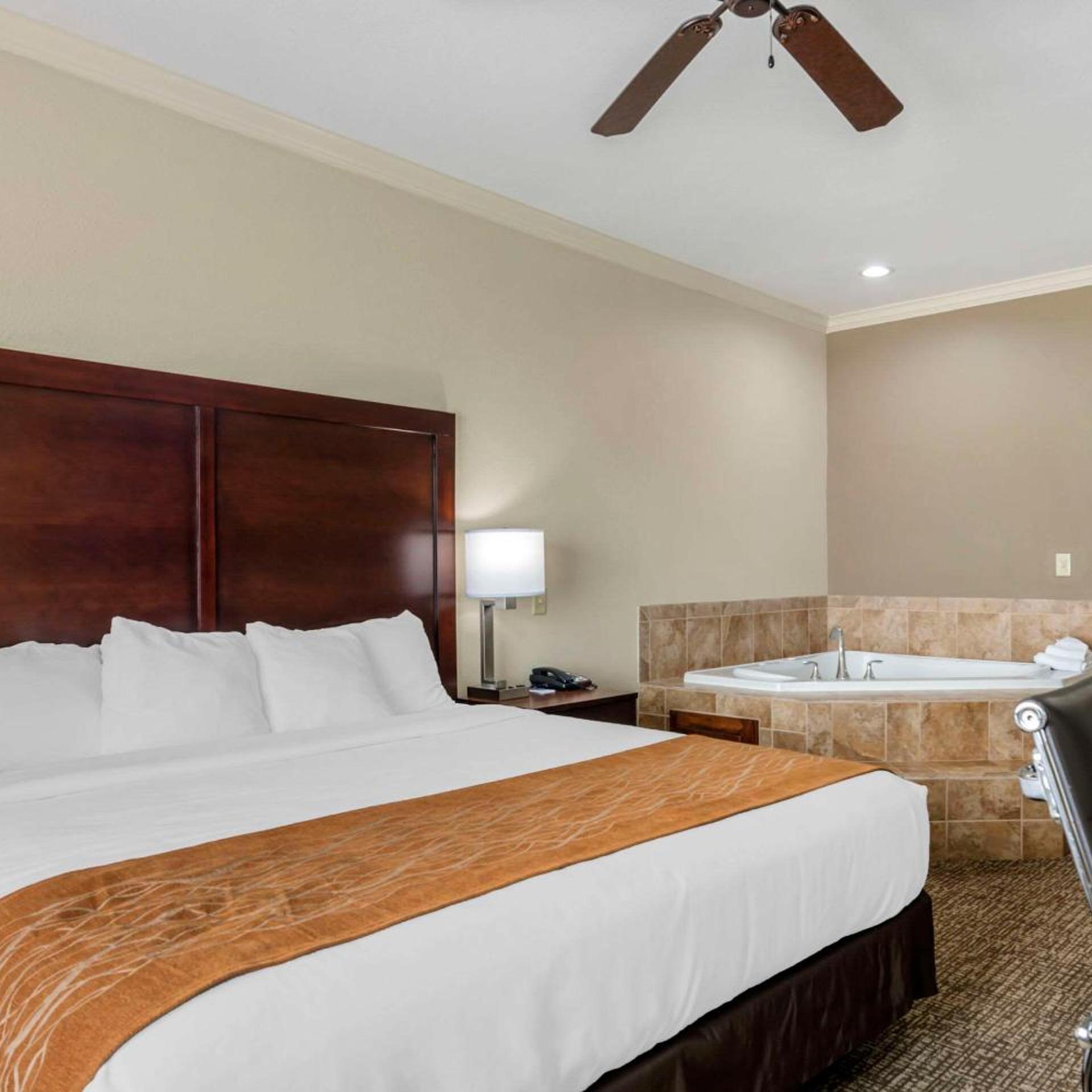 Room, King Bed, Hot Tub