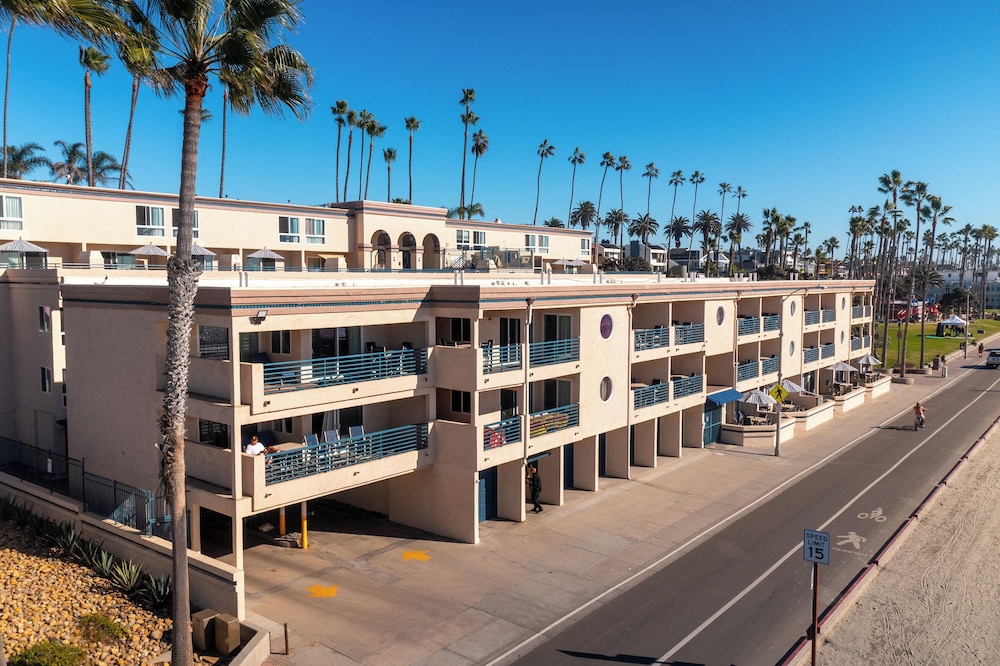 Southern California Beach Club 4/73
