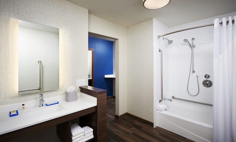 Holiday Inn Express And Suites Brantford 15/66