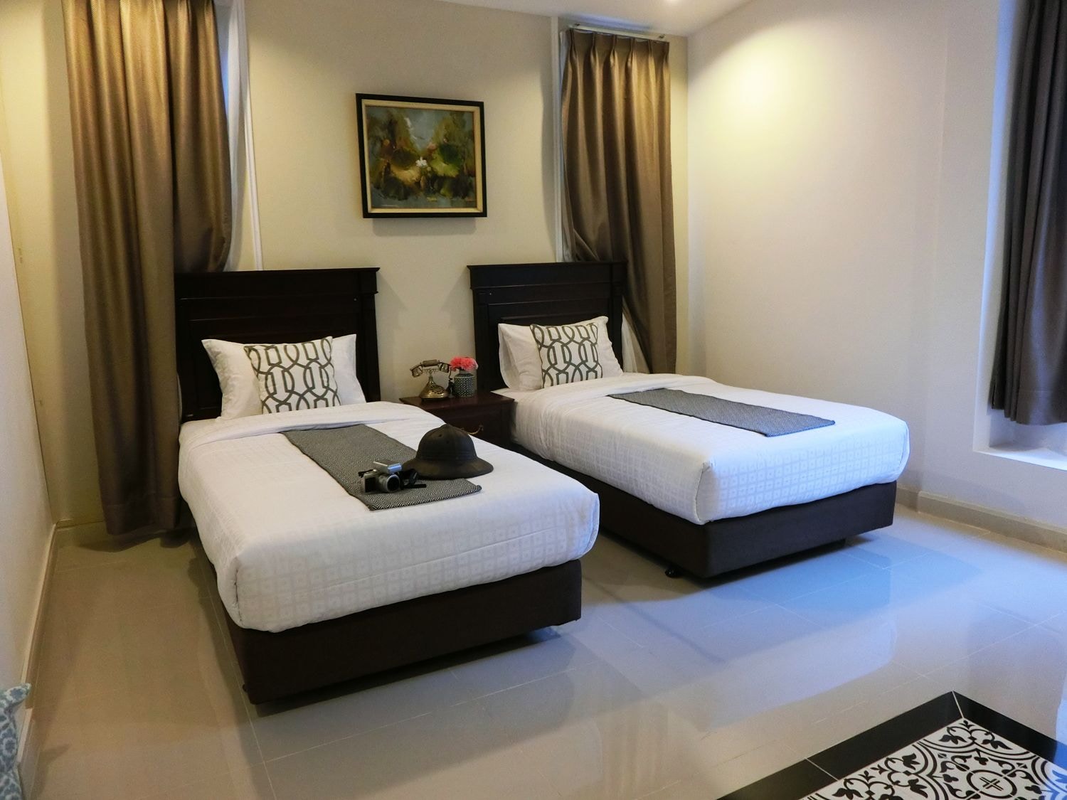 SUPERIOR, TWIN BEDS
