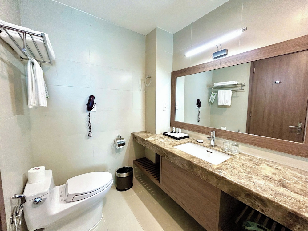 The Mira Hotel 50/50