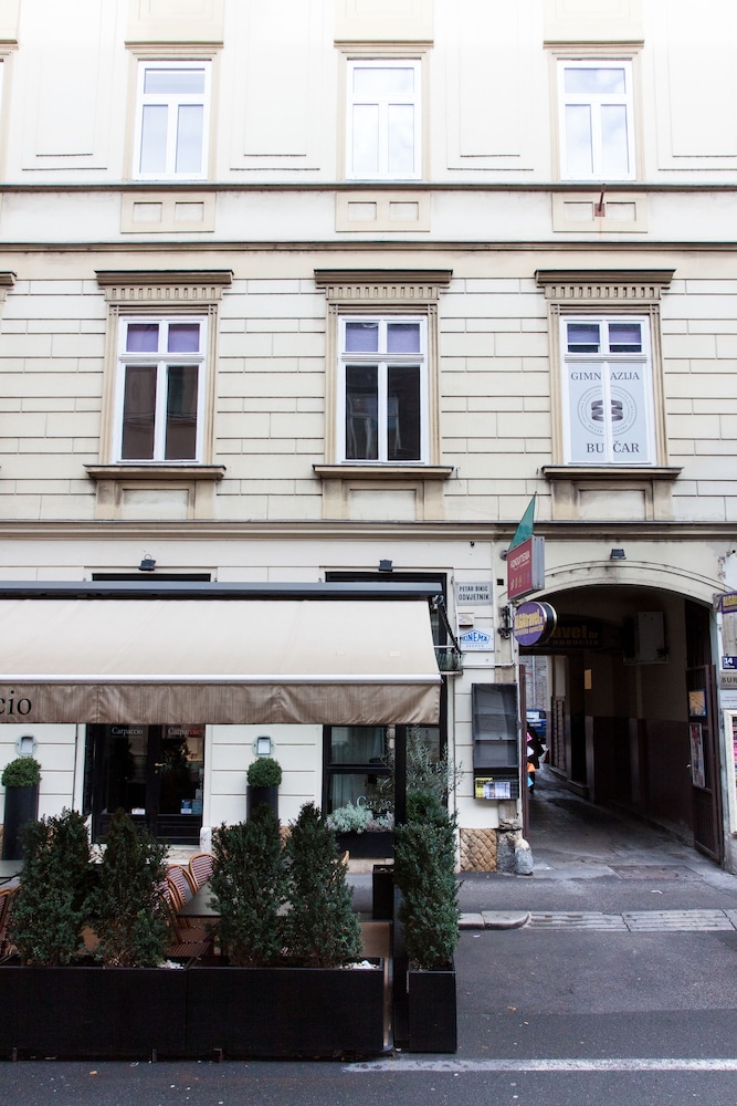 Tesla Boutique Apartments & Rooms 1/50