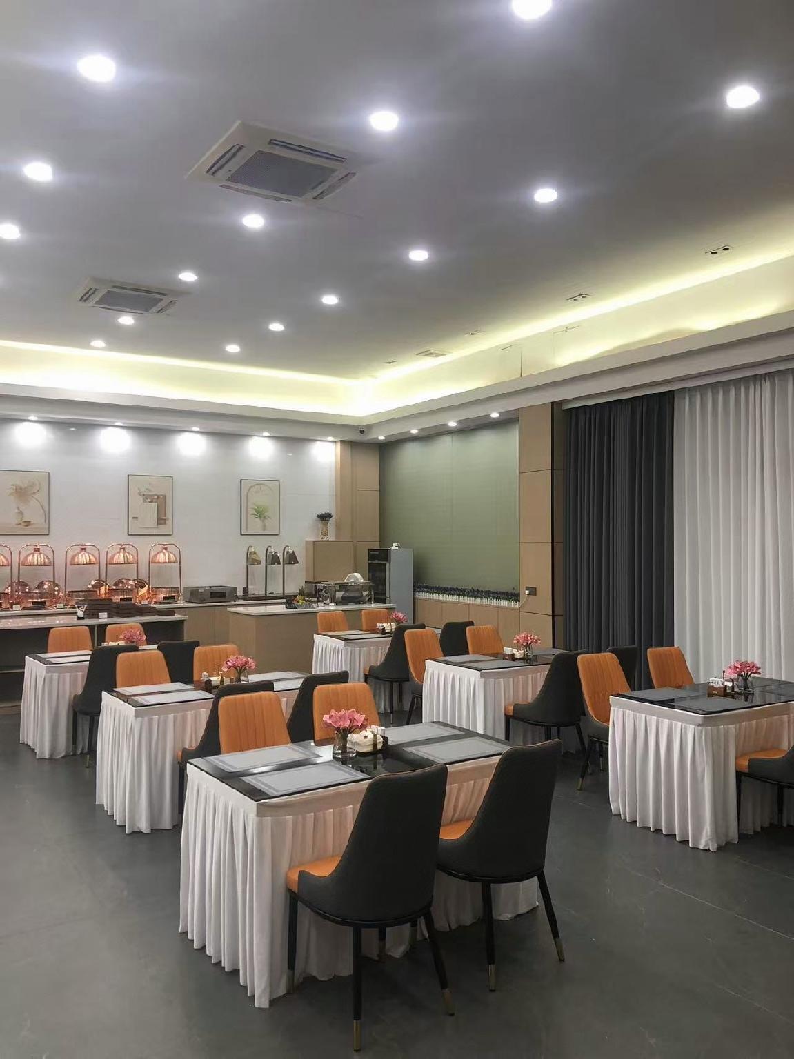 Lavande Hotel 34/40