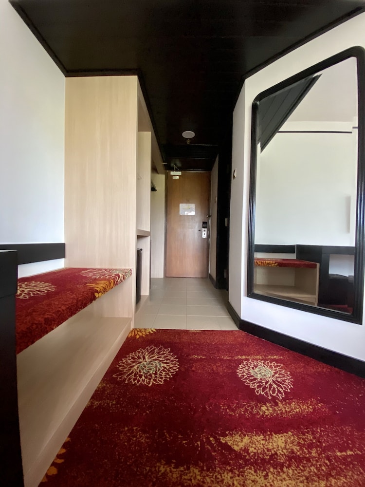 SABAH HOTEL SANDAKAN 30/69