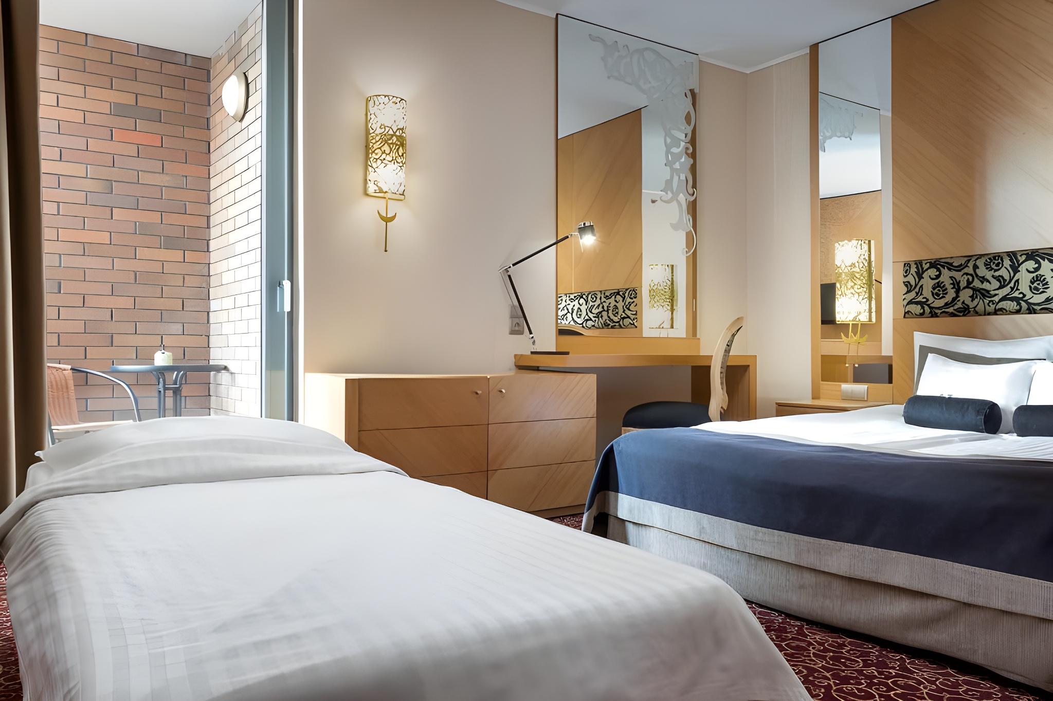Superior, 1 Queen and 1 Single Bed, with Extra Bed