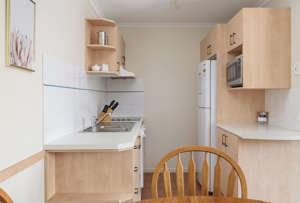 RAINBOW GETAWAY HOLIDAY APARTMENTS 11/69