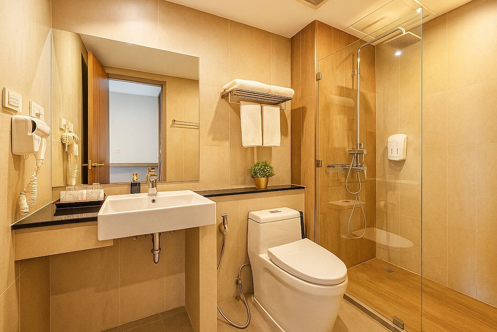 HOTEL TJS ROYALE 40/44