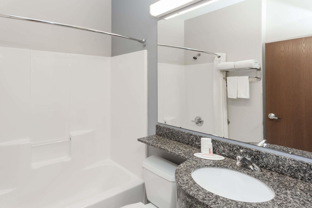 Microtel Inn And Suites Elkhart 11/28