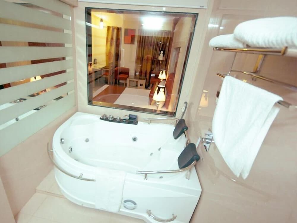 Hotel Rajshree 42/44