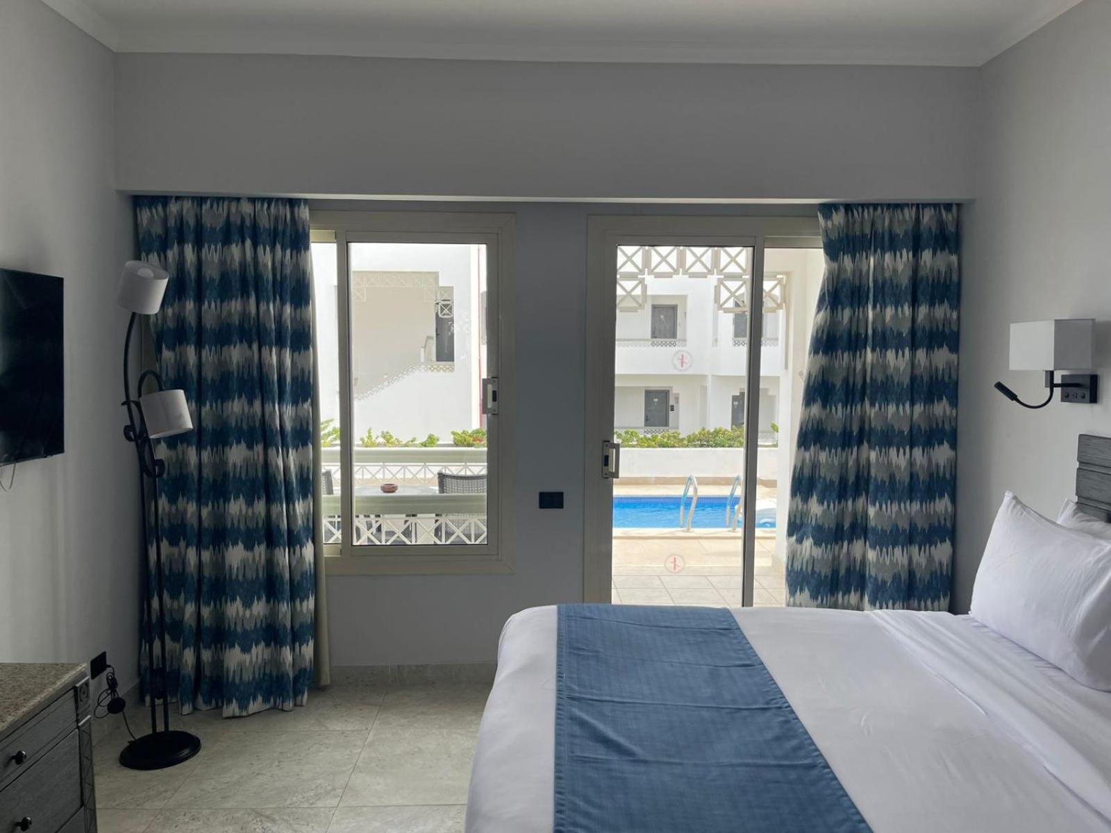 Room, Double or Twin Bed, Pool Access