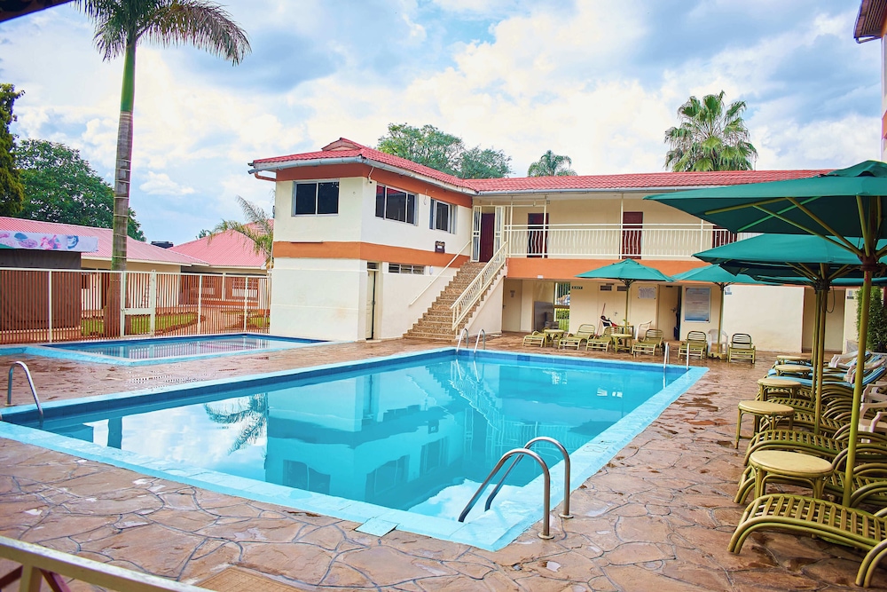 Golf Hotel Kakamega 6/50