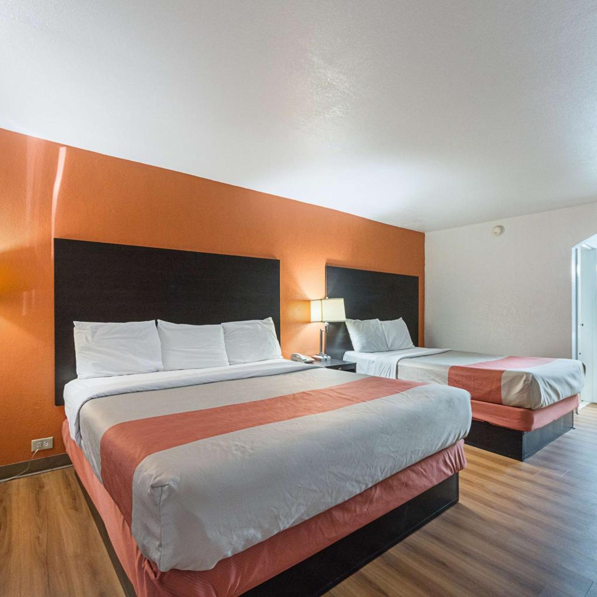غرفة بسريرين كوين للمدخنين، Motel6 San Antonio, TX - I-10 West 7/10