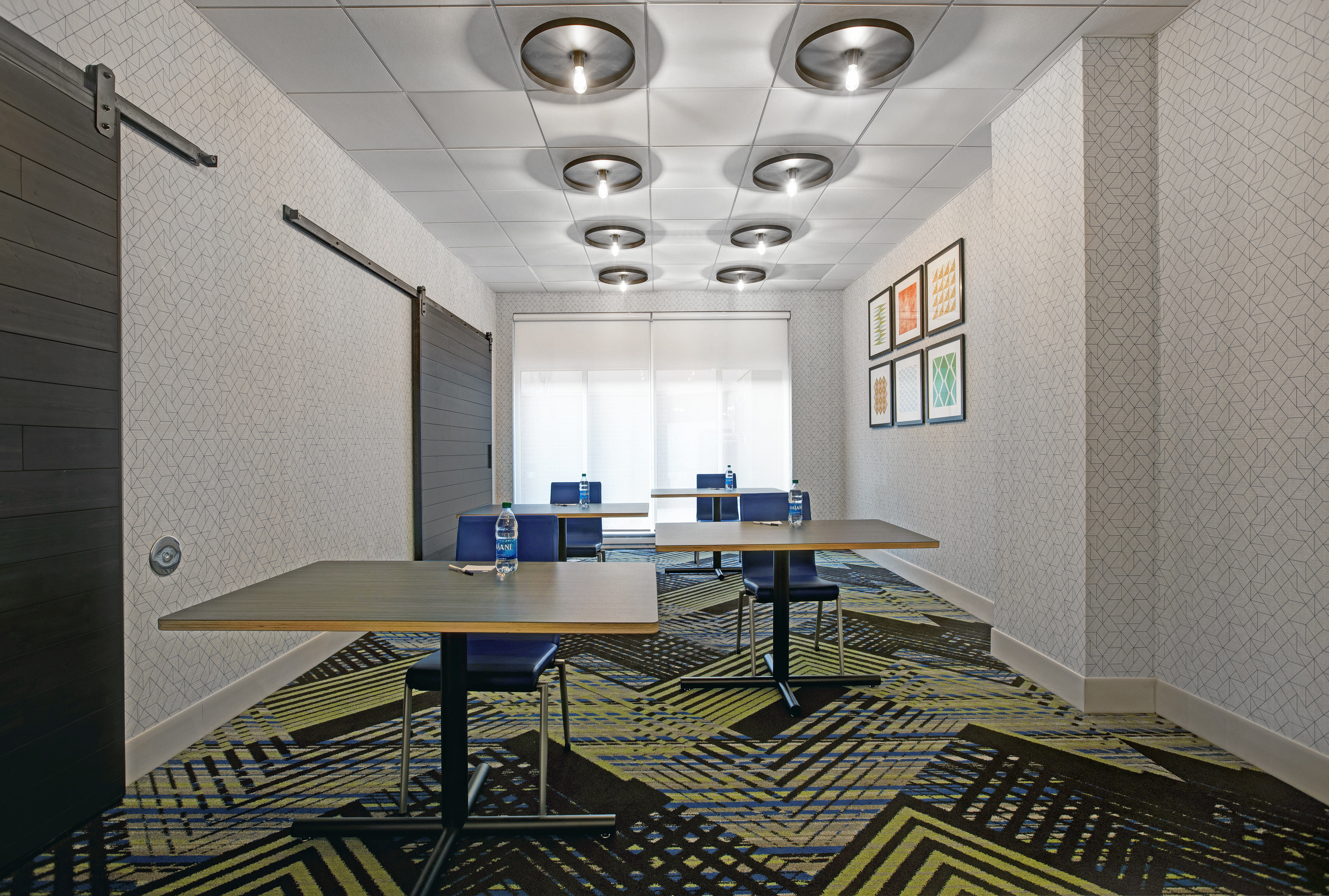 Holiday Inn Express Milwaukee Downtown 24/25