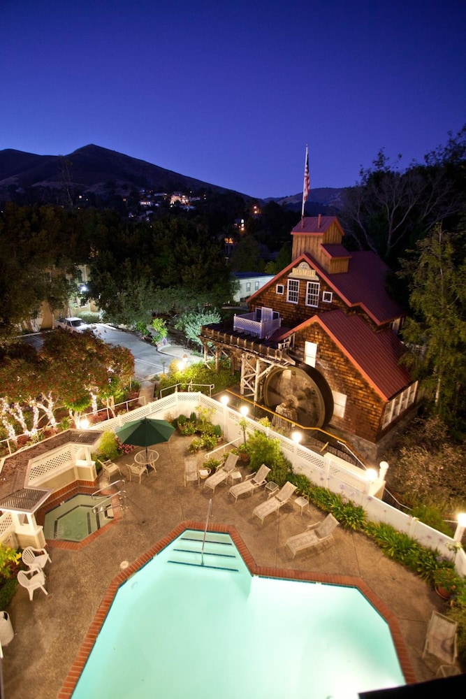 Apple Farm Inn 59/65