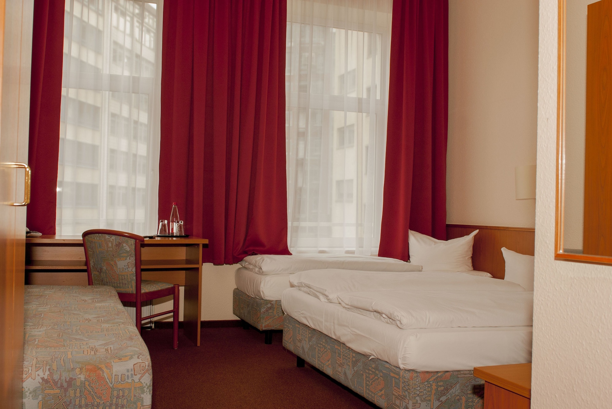 ROOM, TRIPLE