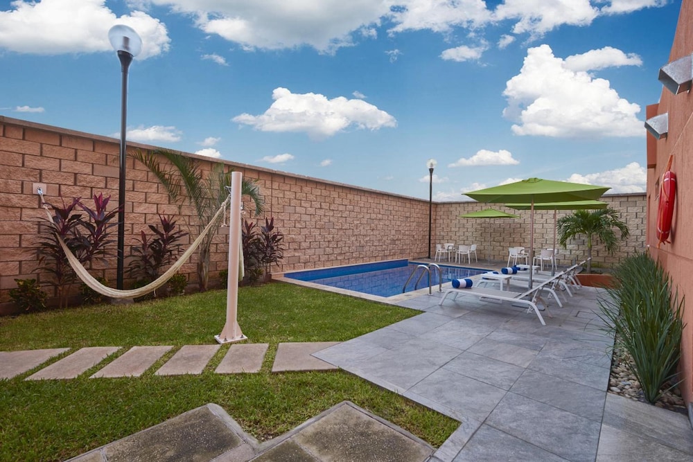 City Express Junior by Marriott Merida Altabrisa 26/47