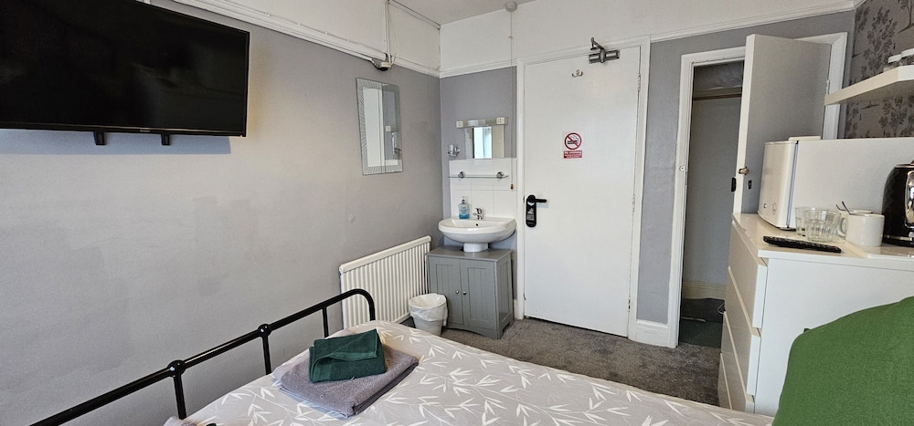 Roslyn Guest House 49/50