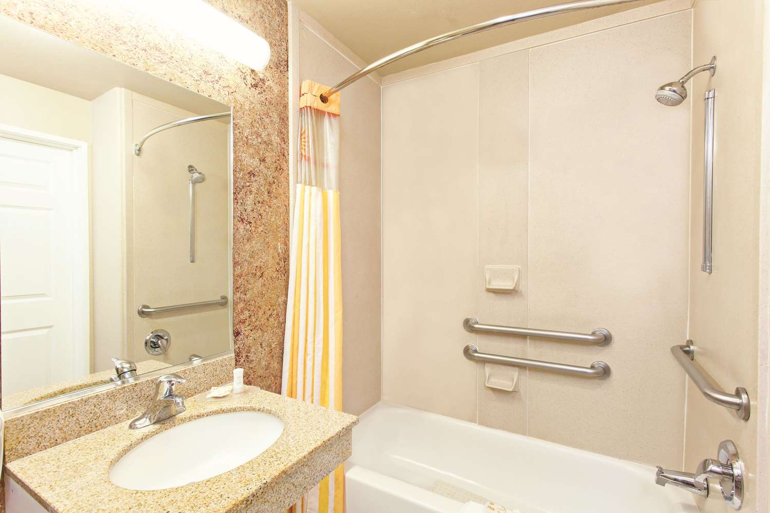 La Quinta Inn & Suites by Wyndham Hesperia Victorville 39/44