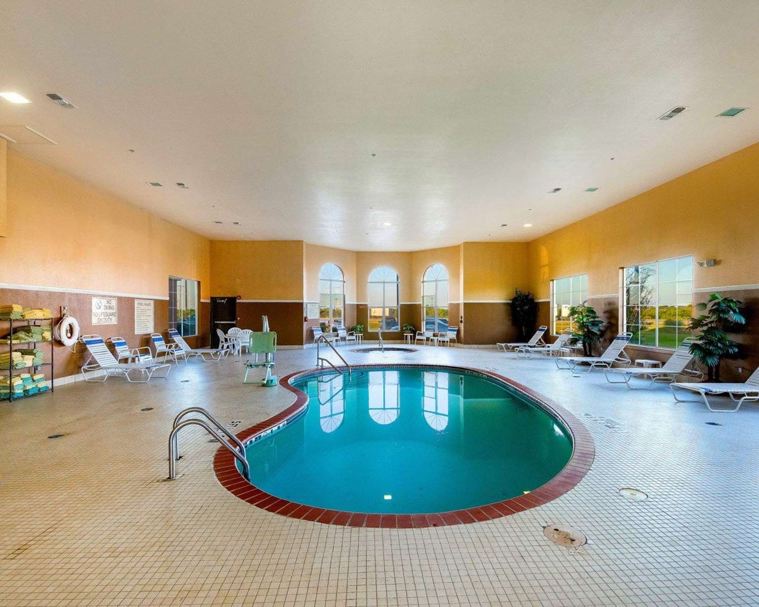 Comfort Suites University TX 17/27