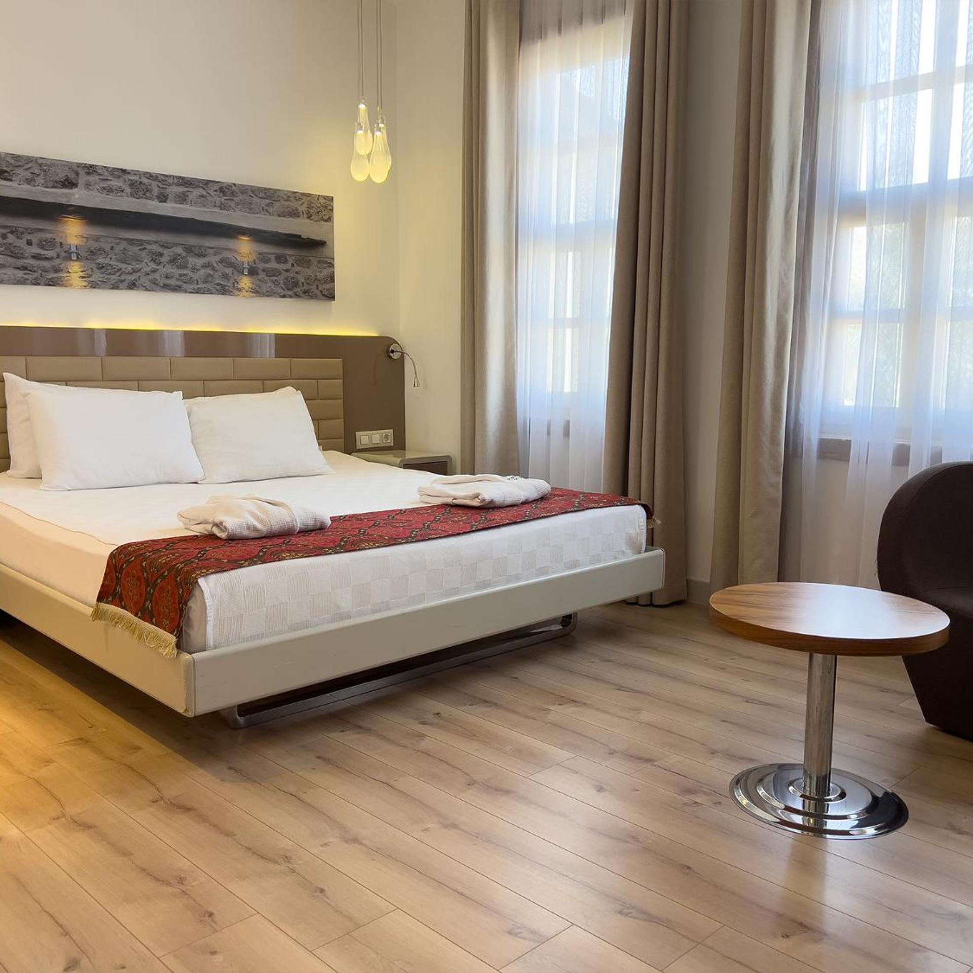 Standard, Double Bed, Lateral Side Sea View، Puding Hotel 8/10