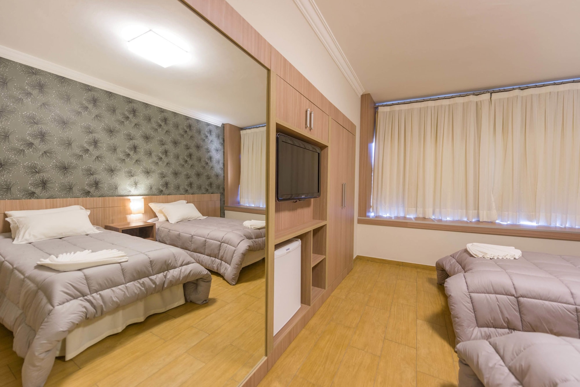PREMIER, TWIN BEDS