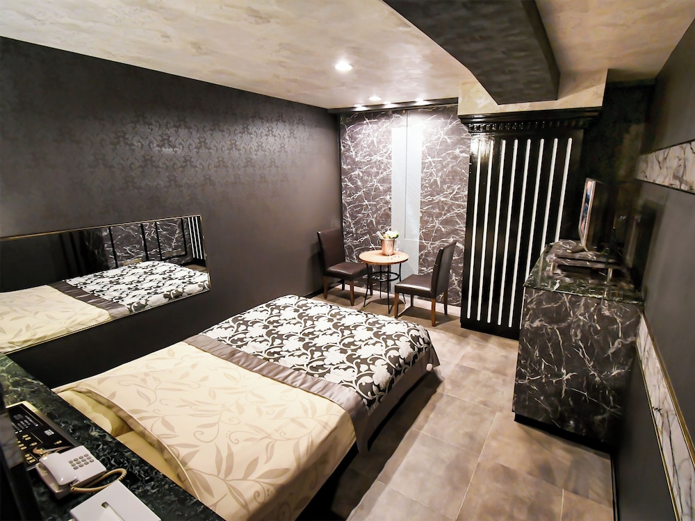 MODERATE, DOUBLE BED, SMOKING