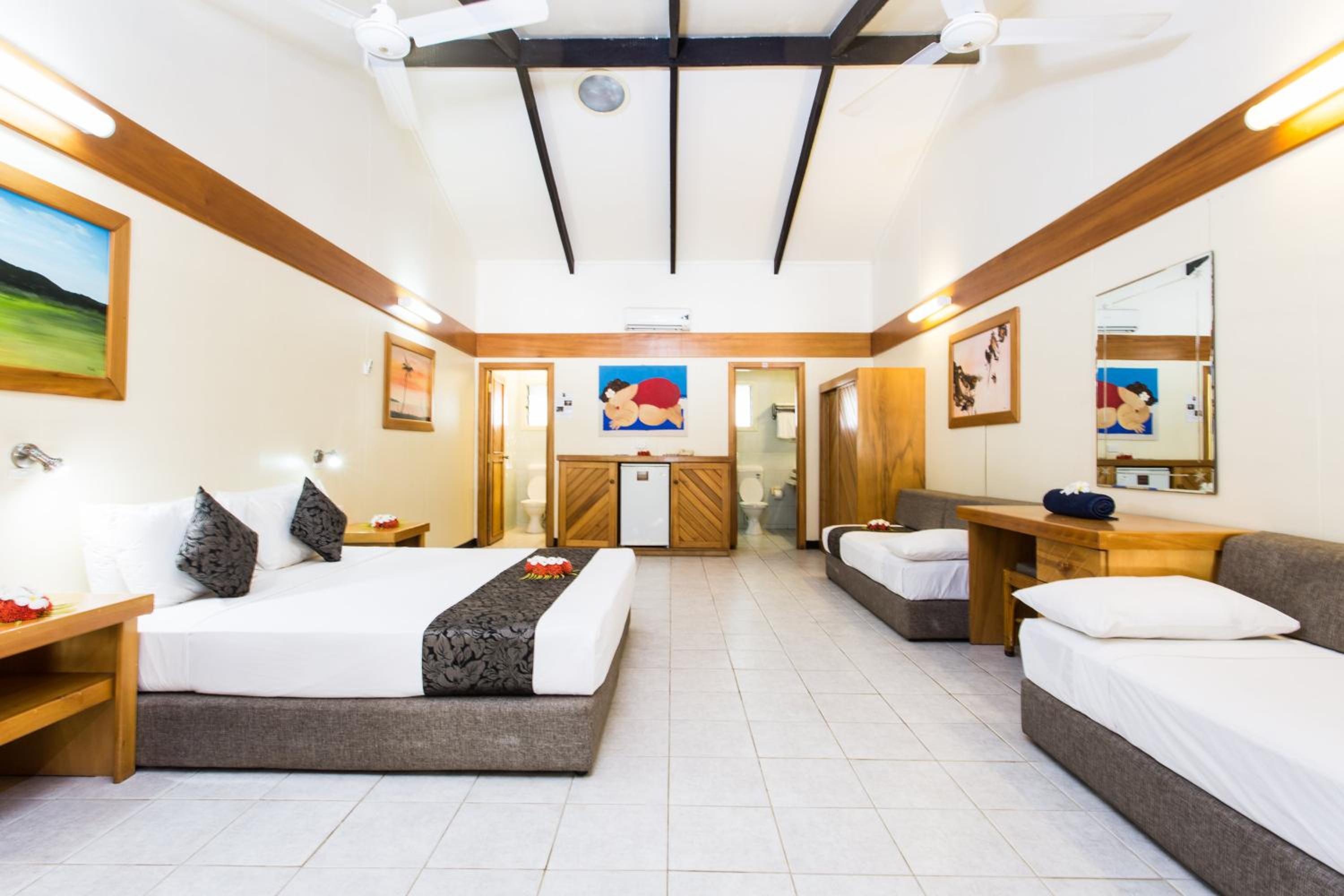 Room, Queen and Twin Beds, Pool Side