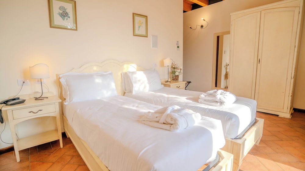 RELAIS CORTE CAVALLI 22/71