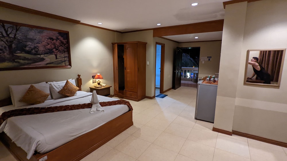 Subic Waterfront Resort & Hotel 16/55